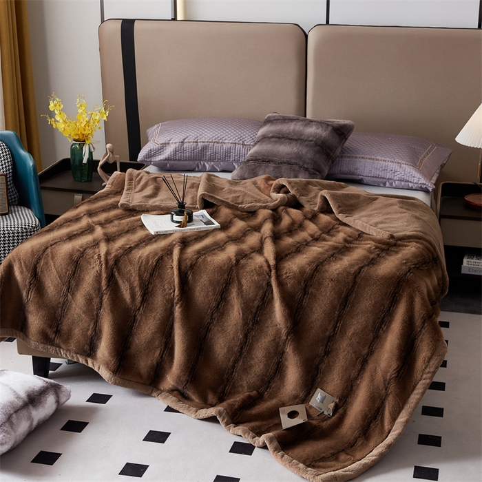 91家纺网 家纺一手货源 找家纺 凯轩毛毛毯毯子网销专供 23新款新款仿雪貂绒毛毯毯子 十字貂棕