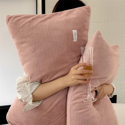 时光里 2023新款全消光华夫格绒枕套 浪漫粉