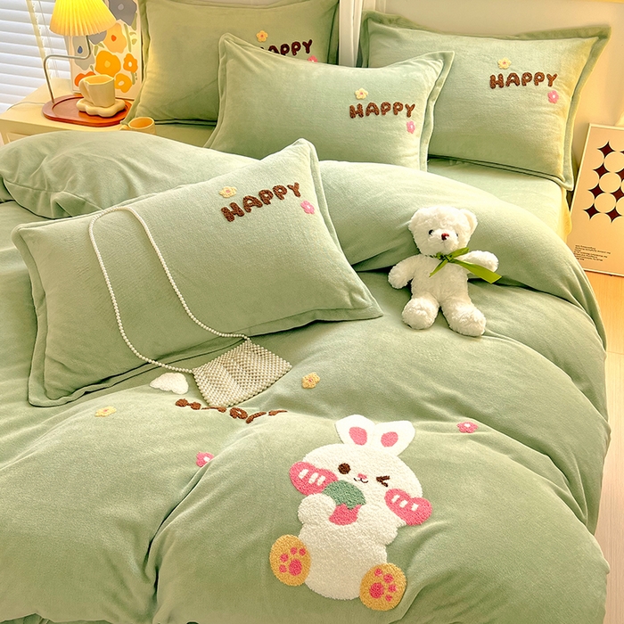 91家纺网 家纺一手货源 找家纺 凡客家居 2023新款毛巾绣牛奶绒四件套 快乐兔-绿
