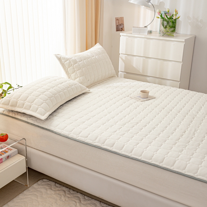 91家纺网 家纺一手货源 找家纺 凡客家居 2024新款加厚牛奶绒夹棉床笠 米白