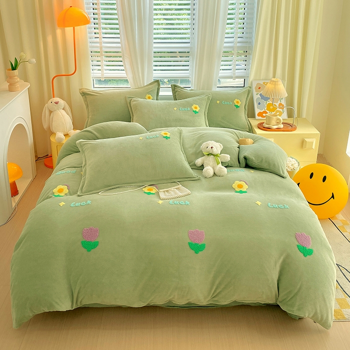 91家纺网 家纺一手货源 找家纺 凡客家居 2023新款毛巾绣牛奶绒四件套 郁金香-绿