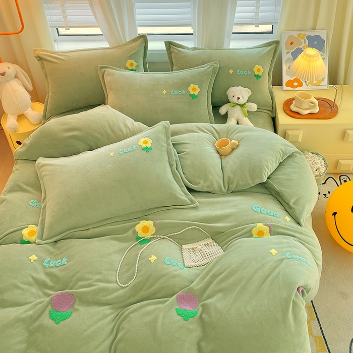 91家纺网 家纺一手货源 找家纺 凡客家居 2023新款毛巾绣牛奶绒四件套 郁金香-绿