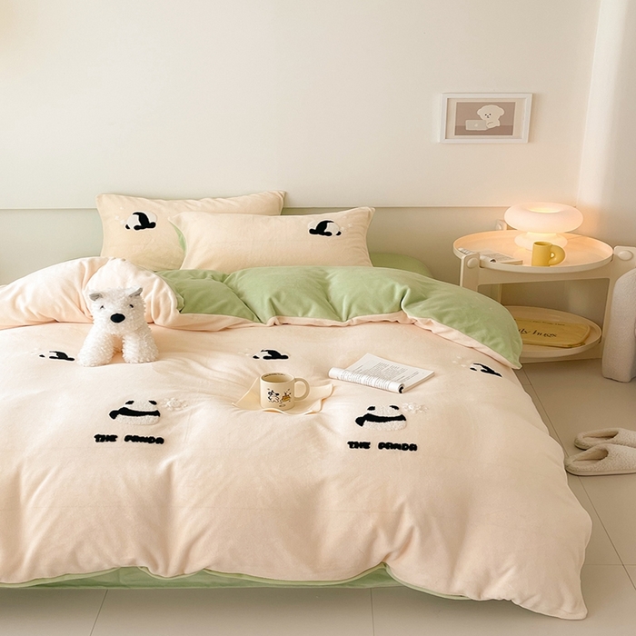 91家纺网 家纺一手货源 找家纺 沐棉 2023新款高克重牛奶绒毛巾绣四件套 熊猫-米