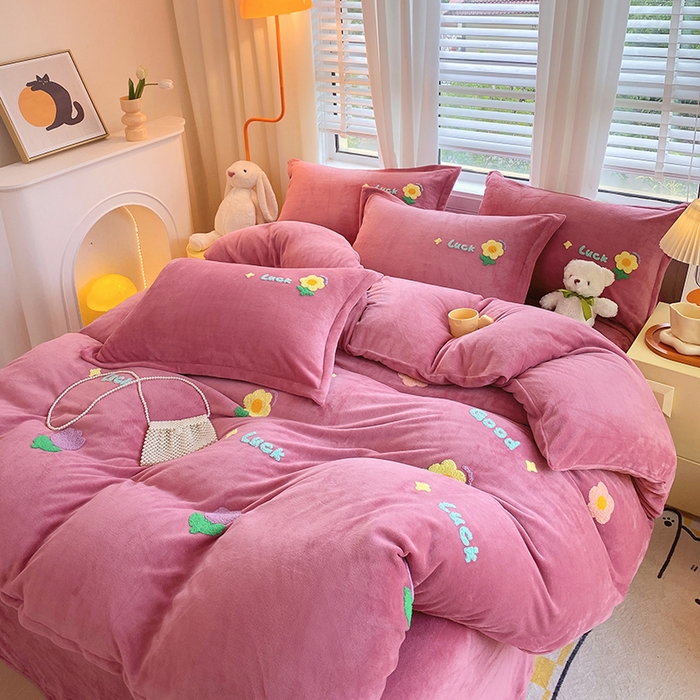 91家纺网 家纺一手货源 找家纺 凡客家居 2023新款毛巾绣牛奶绒四件套 郁金香-豆沙