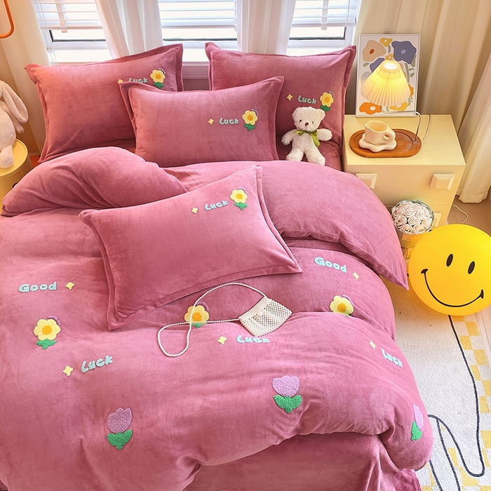 91家纺网 家纺一手货源 找家纺 凡客家居 2023新款毛巾绣牛奶绒四件套 郁金香-豆沙