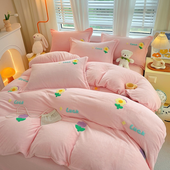 91家纺网 家纺一手货源 找家纺 凡客家居 2023新款毛巾绣牛奶绒四件套 郁金香-粉