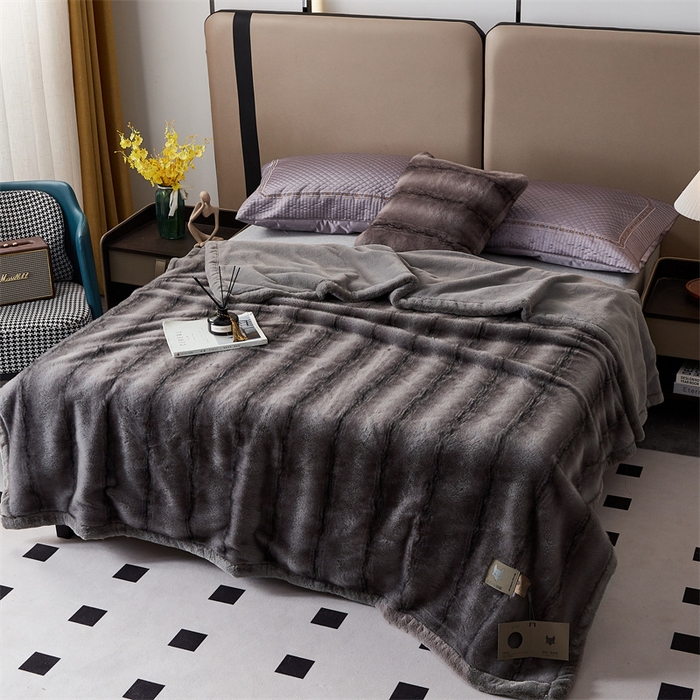 91家纺网 家纺一手货源 找家纺 凯轩毛毛毯毯子网销专供 23新款新款仿雪貂绒毛毯毯子 十字貂灰