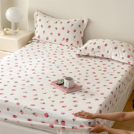 91家纺网 家纺一手货源 找家纺 时光里 2023新款全消光加厚牛奶绒印花单品单床笠 小草莓