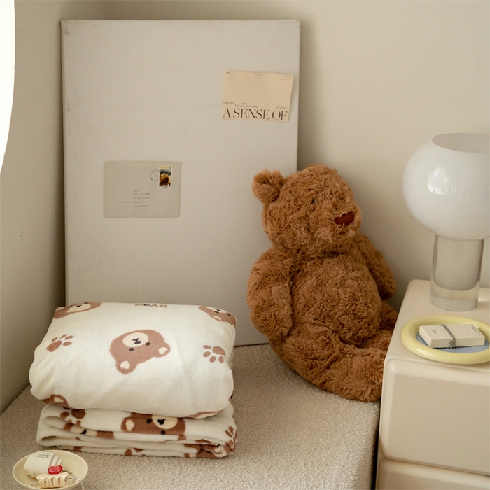 91家纺网 家纺一手货源 找家纺 时光里 2023新款全消光加厚牛奶绒印花单被套 可爱熊