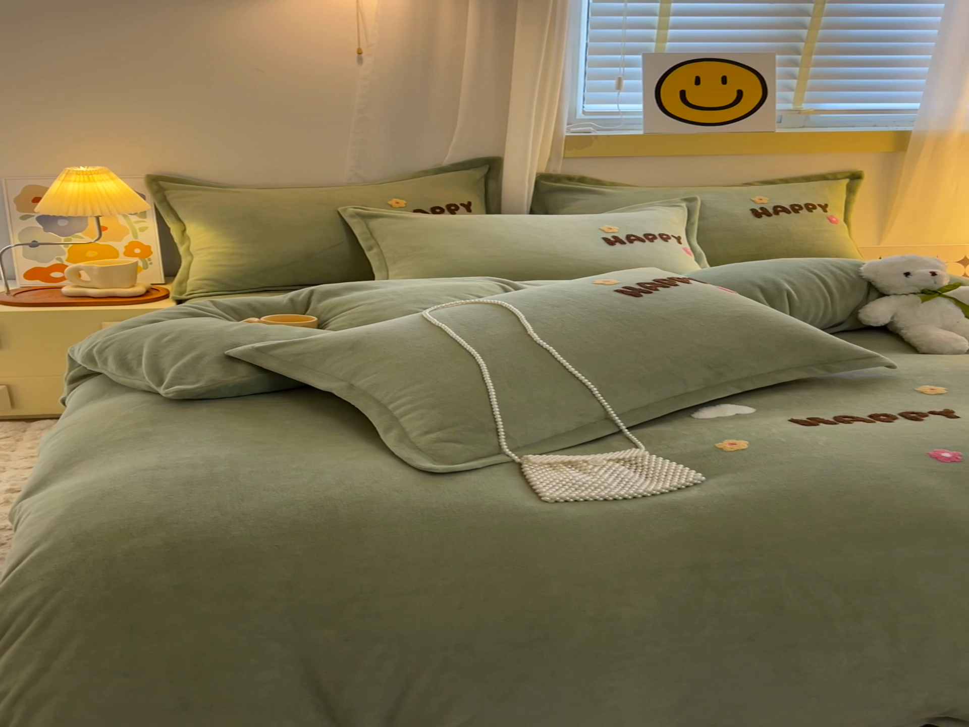 91家纺网 家纺一手货源 找家纺 凡客家居 2023新款毛巾绣牛奶绒四件套 快乐兔-绿