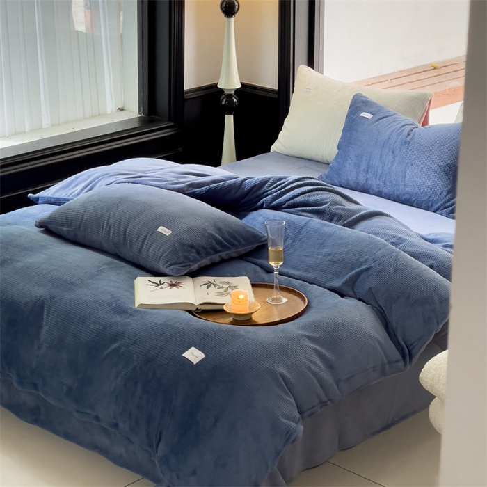 91家纺网 家纺一手货源 找家纺 时光里 2023新款全消光华夫格绒-单被套 马耳他蓝