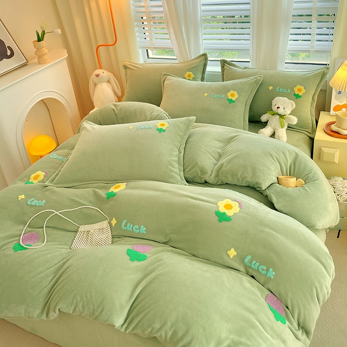 91家纺网 家纺一手货源 找家纺 凡客家居 2023新款毛巾绣牛奶绒四件套 郁金香-绿