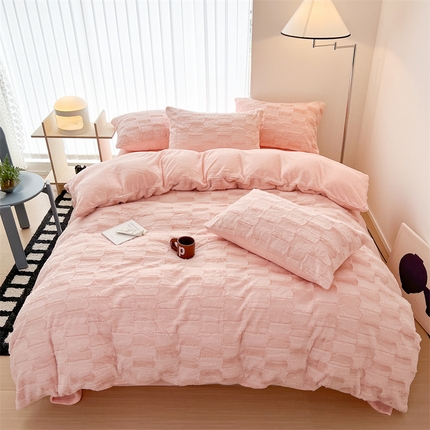 91家纺网 家纺一手货源 找家纺 顾里2023新款阿尔巴卡濑毛绒套件 格子粉