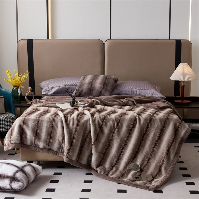 91家纺网 家纺一手货源 找家纺 凯轩毛毛毯毯子网销专供 23新款新款仿雪貂绒毛毯毯子 十字貂咖