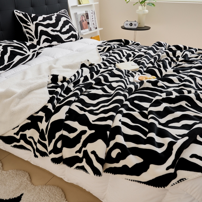 91家纺网 家纺一手货源 找家纺 艾佳 2025新款高克重加厚牛奶绒毛毯系列 毛毯斑马纹