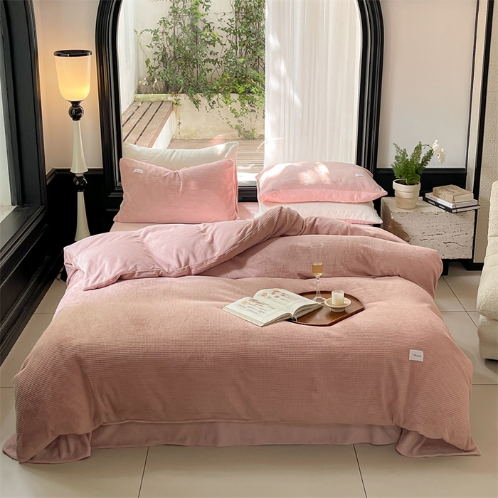 91家纺网 家纺一手货源 找家纺 时光里 2023新款全消光华夫格绒-单被套 浪漫粉