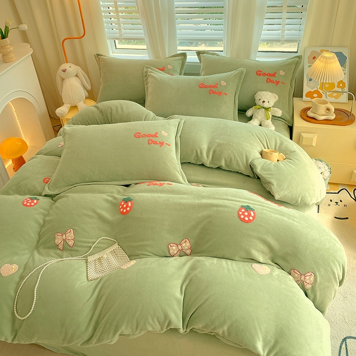 91家纺网 家纺一手货源 找家纺 凡客家居 2023新款毛巾绣牛奶绒四件套 初妍-绿