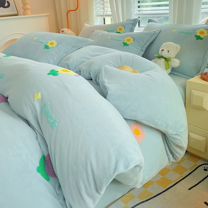 91家纺网 家纺一手货源 找家纺 凡客家居 2023新款毛巾绣牛奶绒四件套 郁金香-水蓝