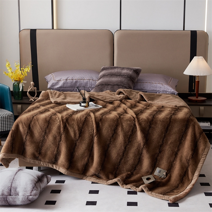 91家纺网 家纺一手货源 找家纺 凯轩毛毛毯毯子网销专供 23新款新款仿雪貂绒毛毯毯子 十字貂棕