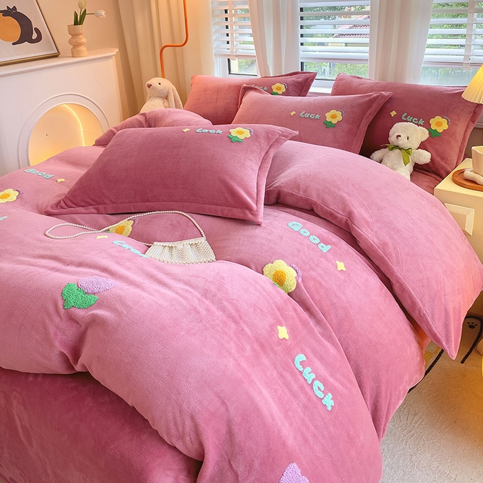 91家纺网 家纺一手货源 找家纺 凡客家居 2023新款毛巾绣牛奶绒四件套 郁金香-豆沙