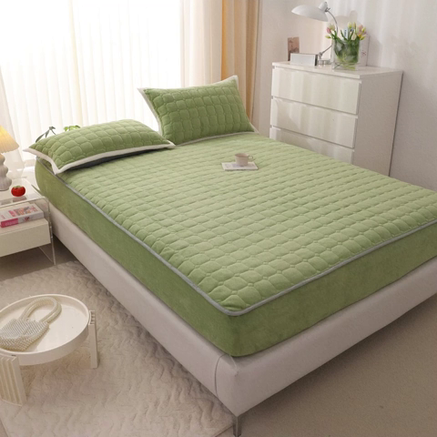 91家纺网 家纺一手货源 找家纺 凡客家居 2024新款加厚牛奶绒夹棉床笠 豆绿