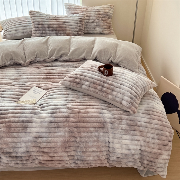 91家纺网 家纺一手货源 找家纺 顾里2023新款扎染濑兔毛绒套件 扎染灰