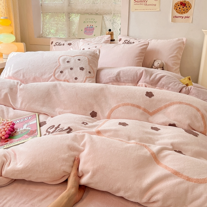 91家纺网 家纺一手货源 找家纺 川悦生活 2023新款牛奶绒毛巾绣绣花四件套 粉色星空