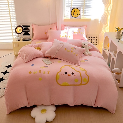 91家纺网 家纺一手货源 找家纺 （总）凡客家居 2023新款毛巾绣牛奶绒四件套学生宿舍三件套