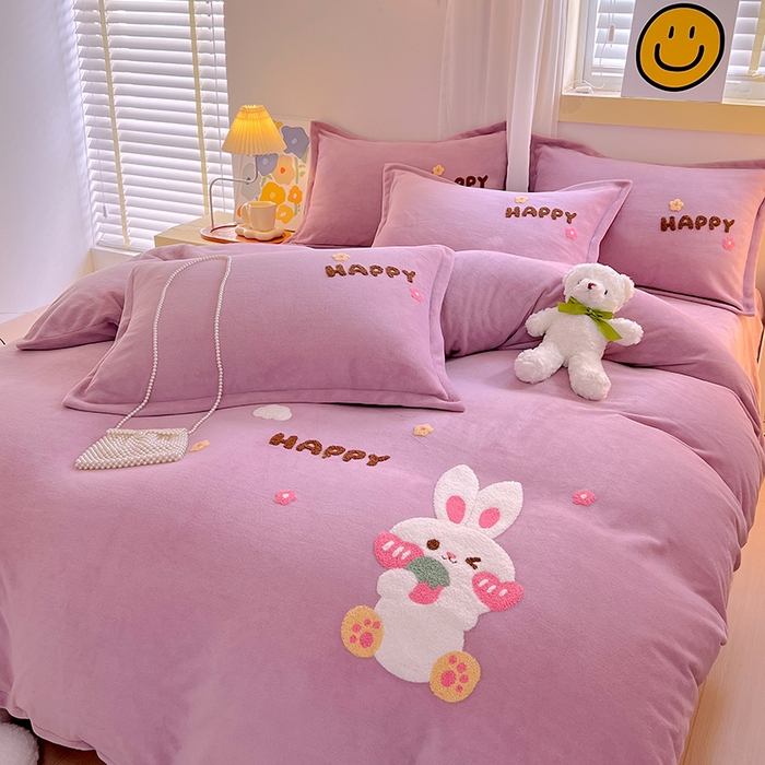 91家纺网 家纺一手货源 找家纺 凡客家居 2023新款毛巾绣牛奶绒四件套 快乐兔-豆沙