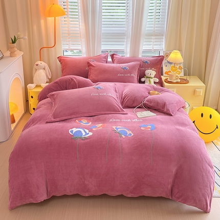 91家纺网 家纺一手货源 找家纺 （总）凡客家居 2023新款毛巾绣牛奶绒四件套学生宿舍三件套