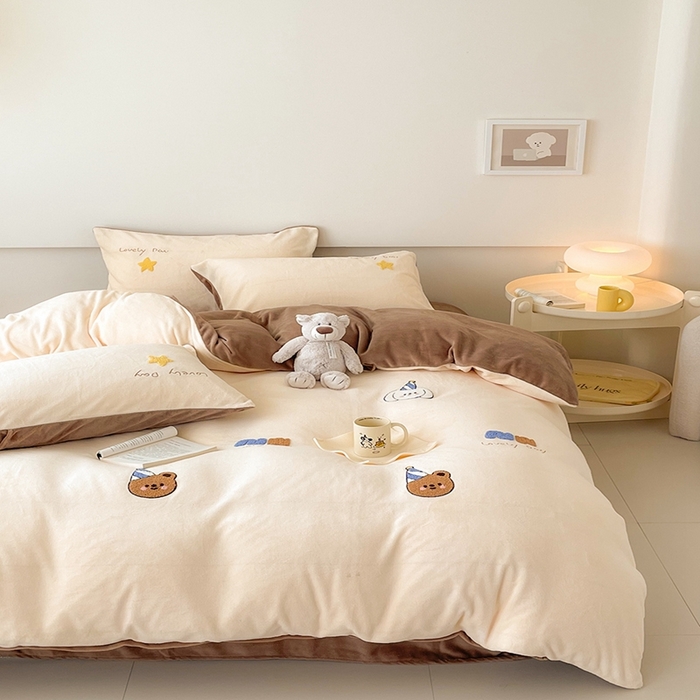 91家纺网 家纺一手货源 找家纺 沐棉 2023新款高克重牛奶绒毛巾绣四件套 开心派对-咖