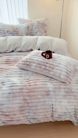 91家纺网 家纺一手货源 找家纺 顾里2023新款扎染濑兔毛绒套件 扎染灰