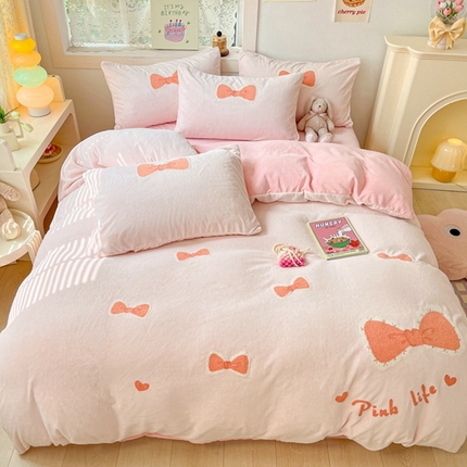 91家纺网 家纺一手货源 找家纺 川悦生活 2023新款牛奶绒毛巾绣绣花四件套 洛丽少女