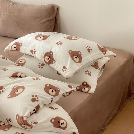 时光里 2023新款全消光加厚牛奶绒印花单品单枕套 可爱熊