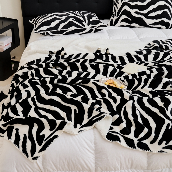 91家纺网 家纺一手货源 找家纺 艾佳 2025新款高克重加厚牛奶绒毛毯系列 毛毯斑马纹