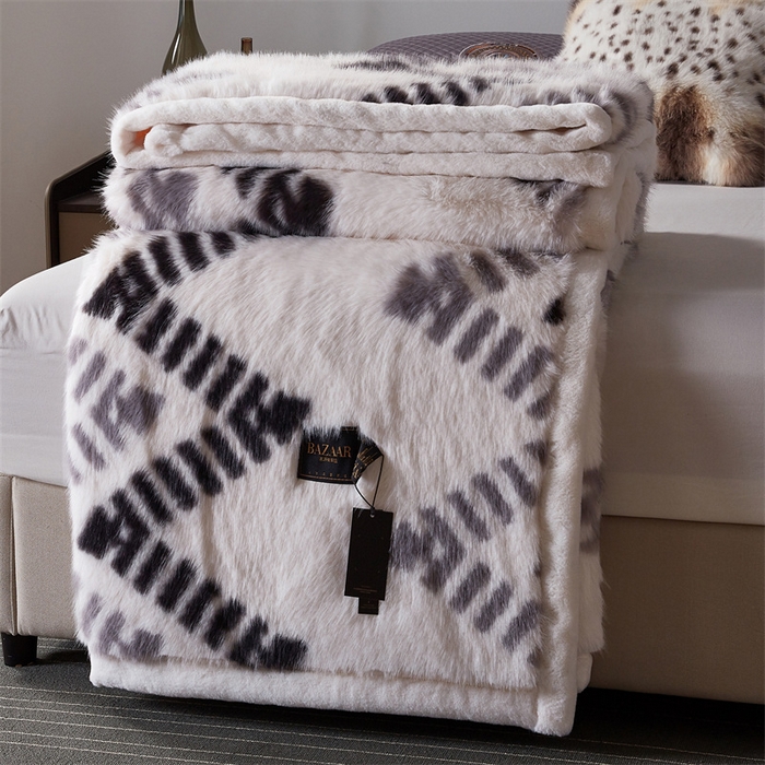 91家纺网 家纺一手货源 找家纺 凯轩毛毛毯毯子网销专供 23新款芭莎仿毛皮毛毯毯子 珍珠白