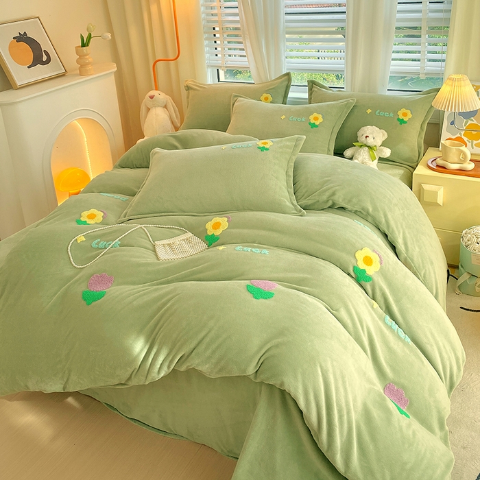 91家纺网 家纺一手货源 找家纺 凡客家居 2023新款毛巾绣牛奶绒四件套 郁金香-绿