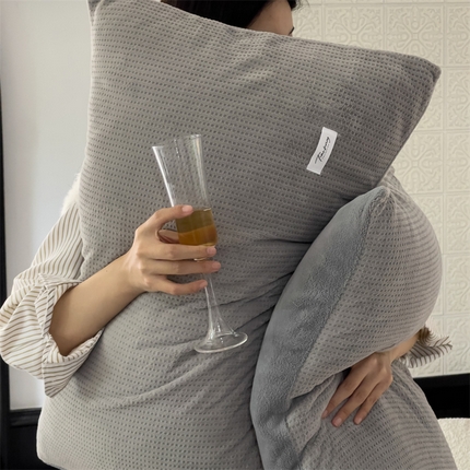 91家纺网 家纺一手货源 找家纺 （总）时光里 2023新款全消光华夫格绒枕套