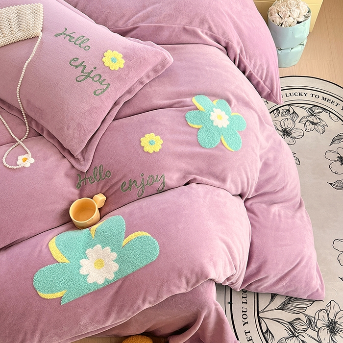 91家纺网 家纺一手货源 找家纺 凡客家居 2023新款毛巾绣牛奶绒四件套 伊莲娜-豆沙