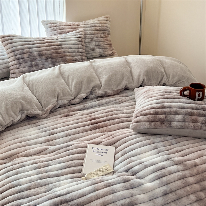 91家纺网 家纺一手货源 找家纺 顾里2023新款扎染濑兔毛绒套件 扎染灰