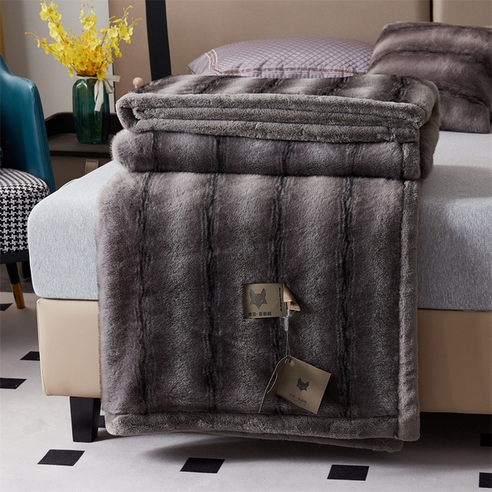 91家纺网 家纺一手货源 找家纺 凯轩毛毛毯毯子网销专供 23新款新款仿雪貂绒毛毯毯子 十字貂灰