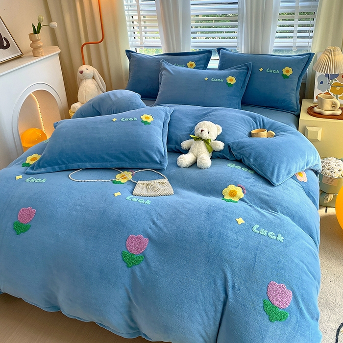 91家纺网 家纺一手货源 找家纺 凡客家居 2023新款毛巾绣牛奶绒四件套 郁金香-蓝