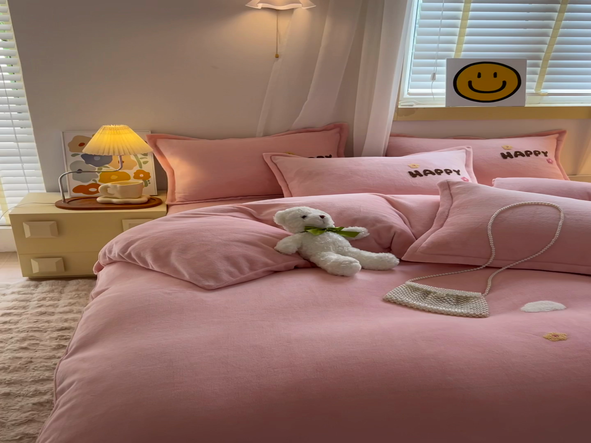 91家纺网 家纺一手货源 找家纺 凡客家居 2023新款毛巾绣牛奶绒四件套 快乐兔-粉
