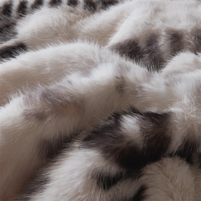 91家纺网 家纺一手货源 找家纺 凯轩毛毛毯毯子网销专供 23新款芭莎仿毛皮毛毯毯子 珍珠白