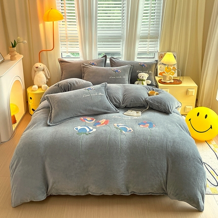 91家纺网 家纺一手货源 找家纺 （总）凡客家居 2023新款毛巾绣牛奶绒四件套学生宿舍三件套