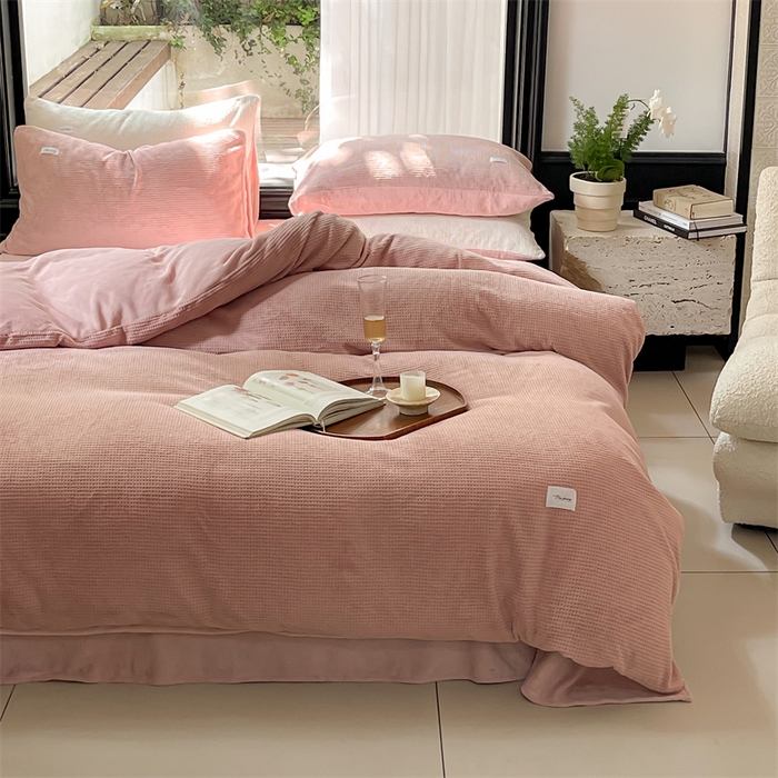 91家纺网 家纺一手货源 找家纺 时光里 2023新款全消光华夫格绒-单被套 浪漫粉