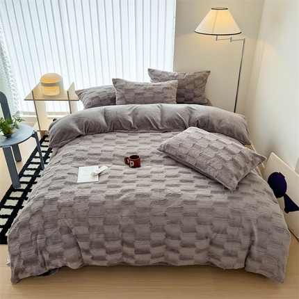 91家纺网 家纺一手货源 找家纺 顾里2023新款阿尔巴卡濑毛绒套件 格子灰