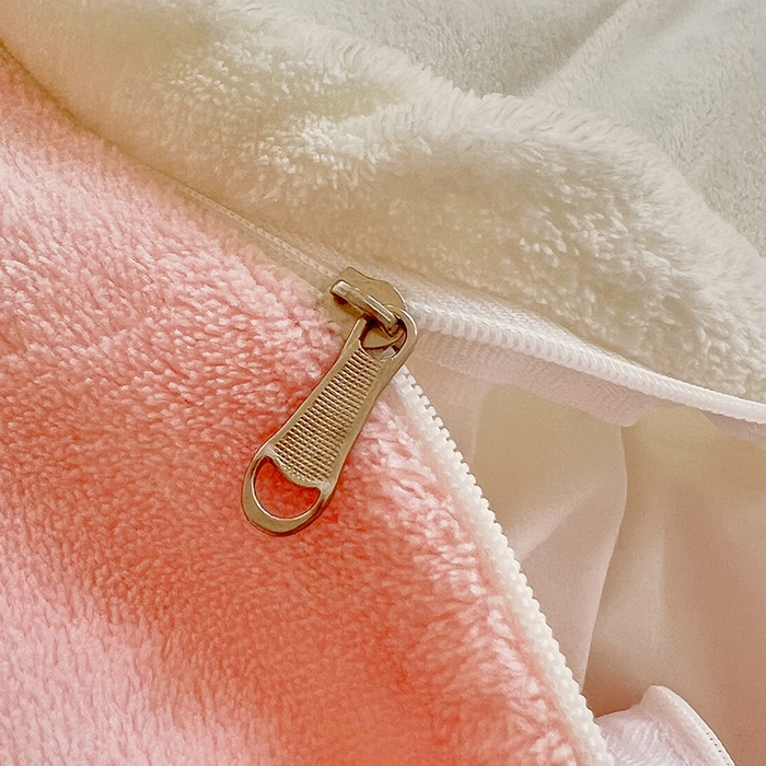 91家纺网 家纺一手货源 找家纺 凡客家居 2023新款毛巾绣牛奶绒四件套 优漫-米白