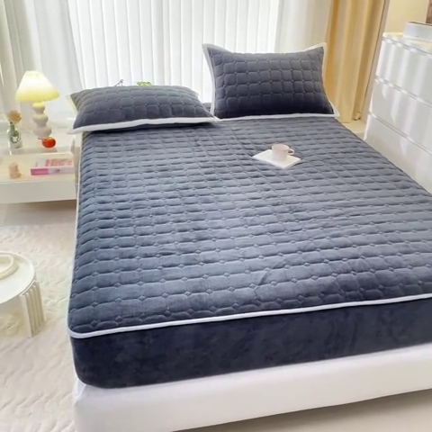 91家纺网 家纺一手货源 找家纺 凡客家居 2024新款加厚牛奶绒夹棉床笠 深灰