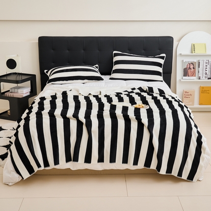 艾佳 2025新款高克重加厚牛奶绒毛毯系列 毛毯条纹